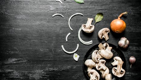 Salteado de champiñones y cebolla