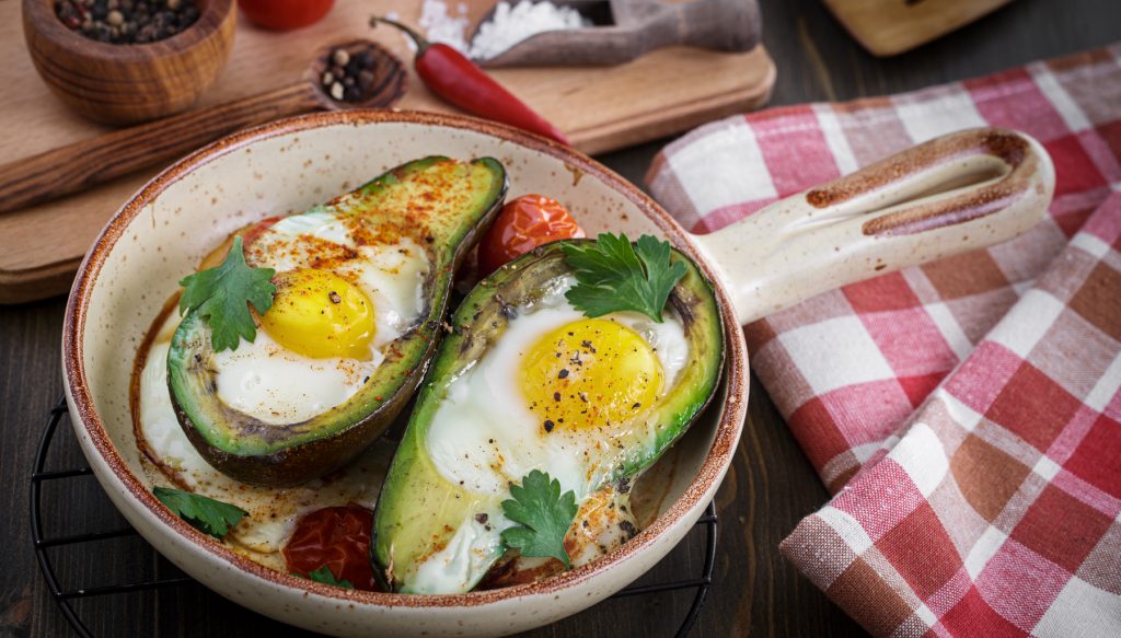 Avocados with egg Recipe for air fryers - InnovaGoods